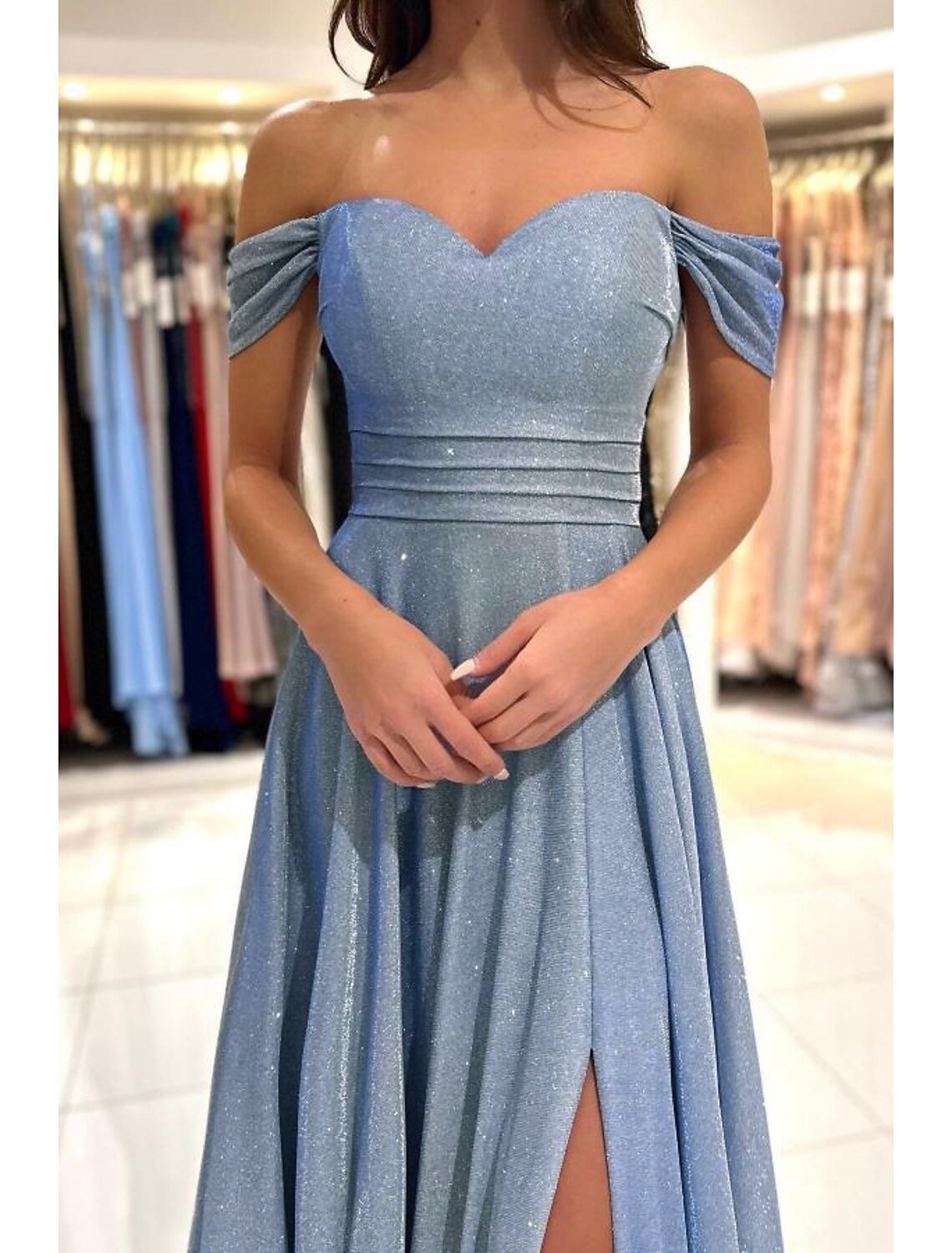 Abito da sera a trapezio, sexy, da sposa, da invitata, con strascico, senza maniche, con spalle scoperte, in tessuto lurex, con spacco in paillettes arricciate